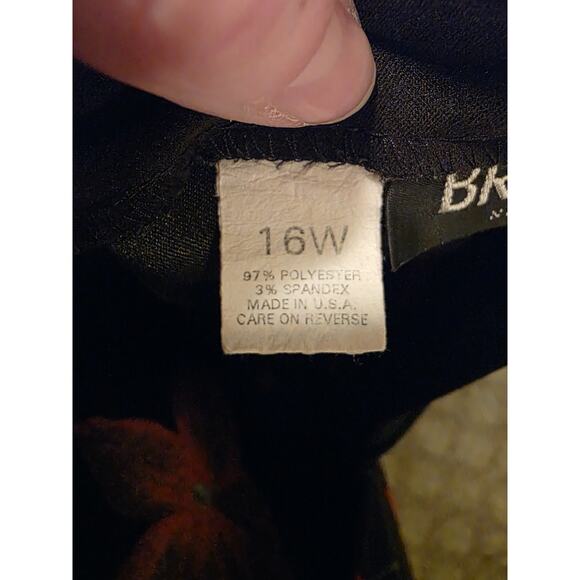 Vtg Briggs New York Skirt 16W Stretch Black W Red Flowers USA Made Whimsigoth - Picture 8 of 9